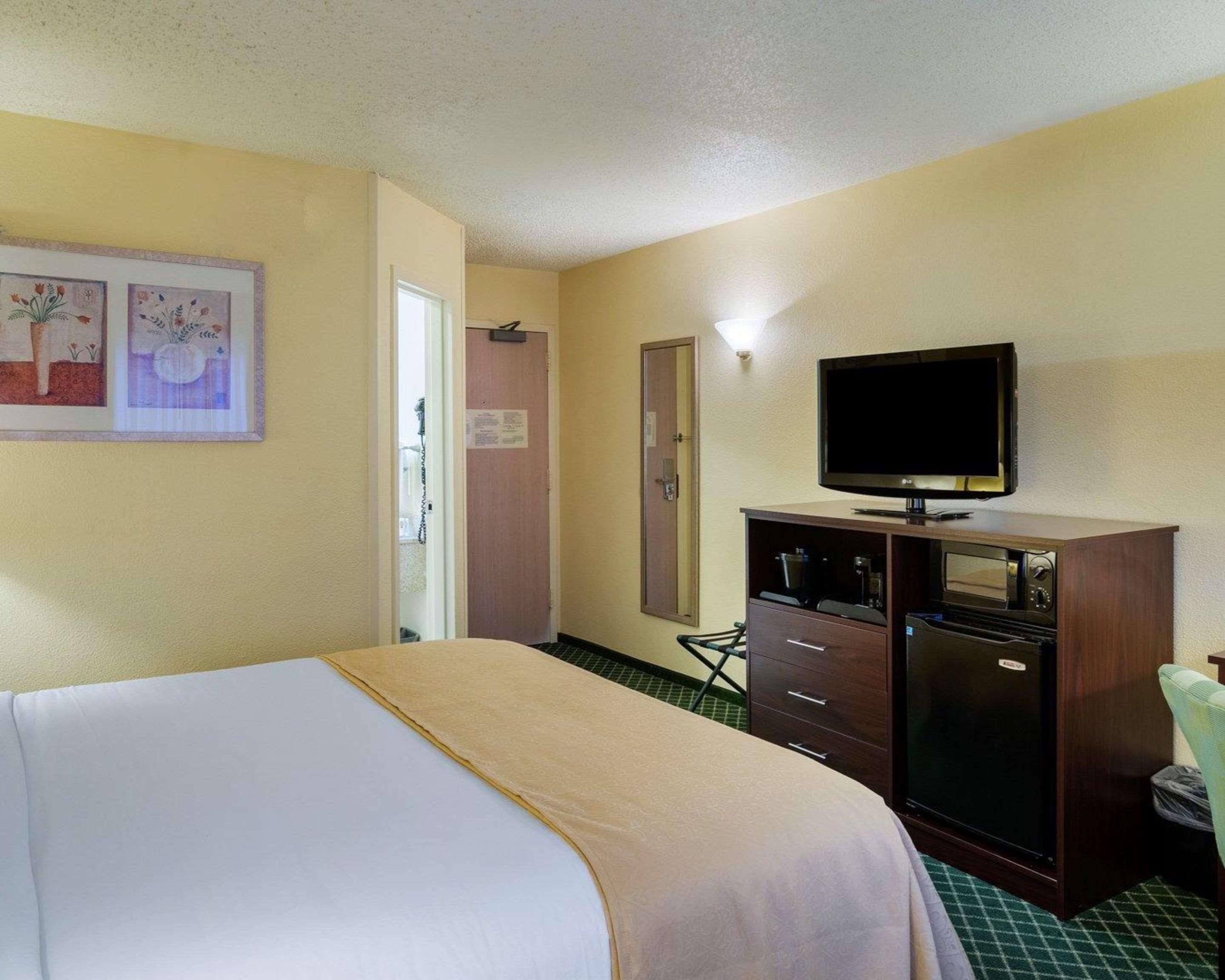 Quality Inn Ньюарк Экстерьер фото