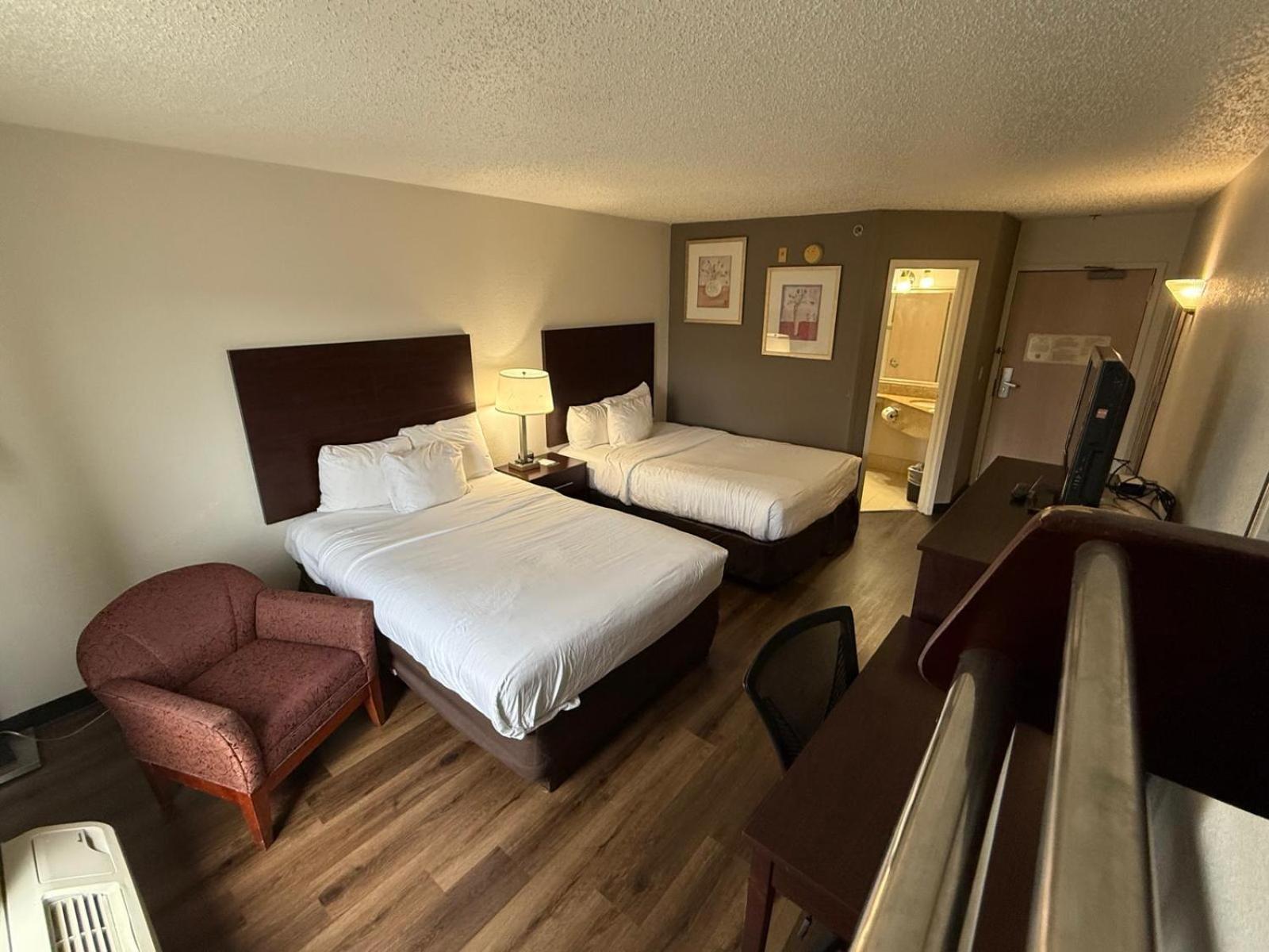 Quality Inn Ньюарк Экстерьер фото