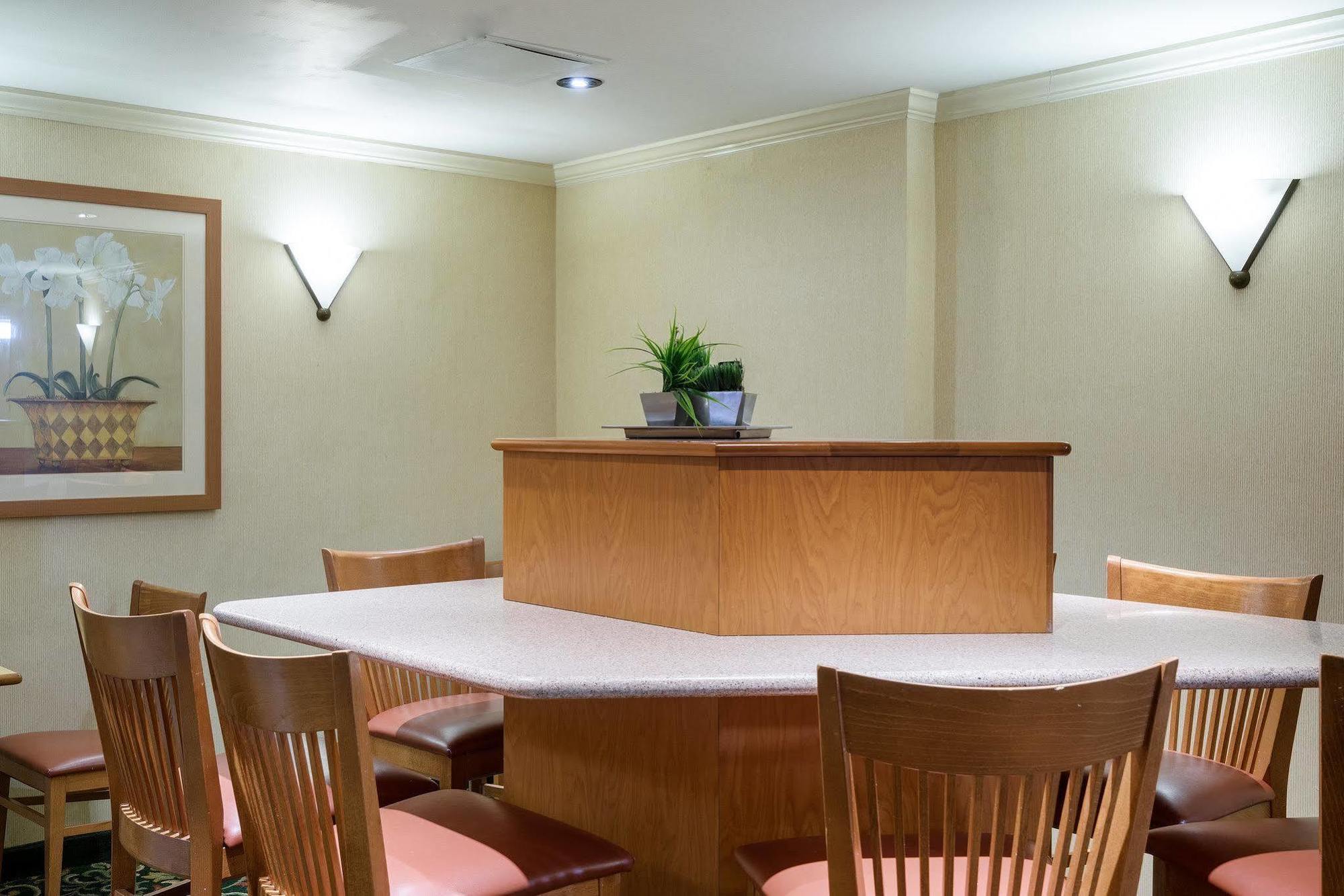 Quality Inn Ньюарк Экстерьер фото