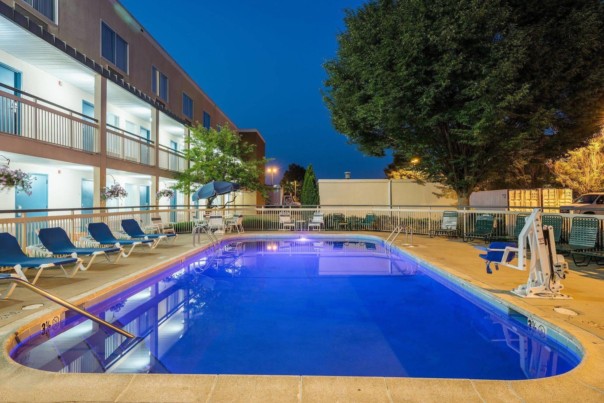 Quality Inn Ньюарк Экстерьер фото